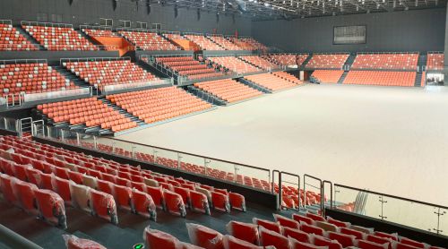 場(chǎng)館座椅的“骨骼”之謎：吹塑 vs 注塑，為何征途座椅選擇氣輔注塑？?